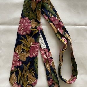 Floral Silk tie by Albert Nipon